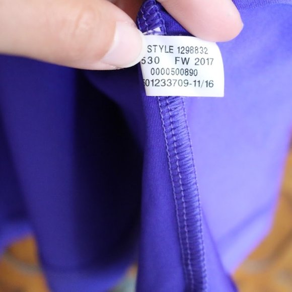 SOLD Under Armour Heat Gear 2-in-1 Muscle Tank Style #1298832 - Picture 13 of 15